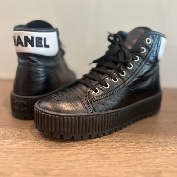Chanel lace up boots 21k - Picture 1 of 10
